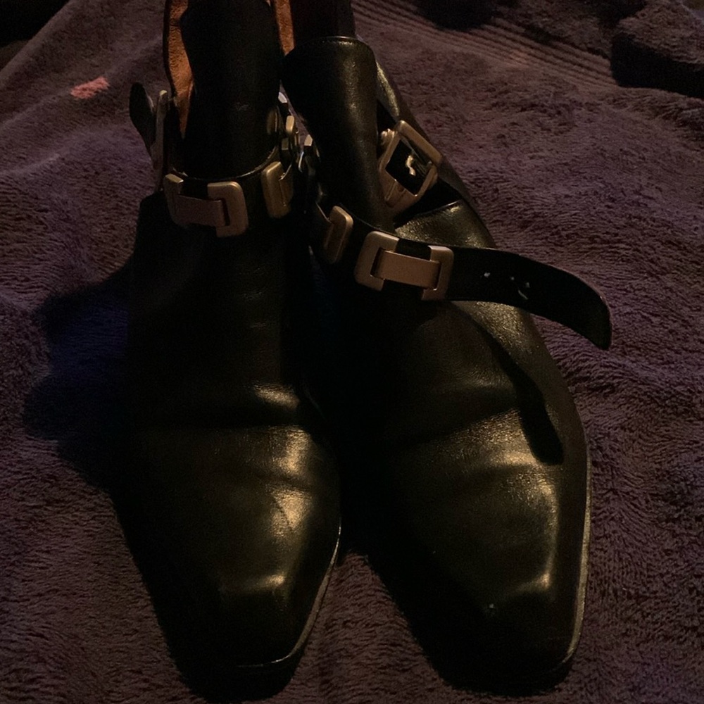 Western style boots narrow